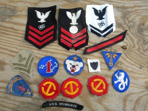 lot vintage US military insignia shoulder patches / badges