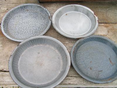 lot vintage graniteware pie pans