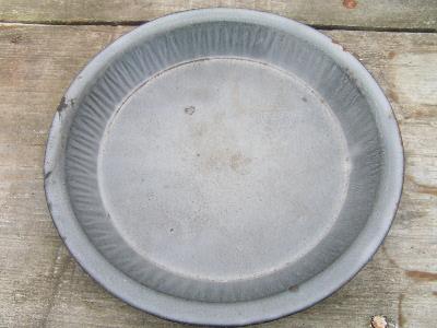 lot vintage graniteware pie pans