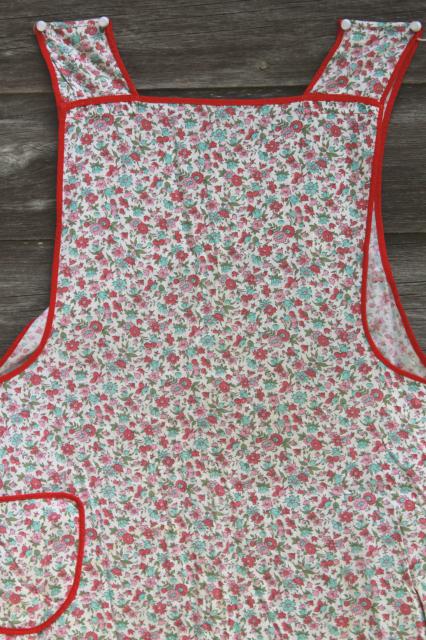 lot vintage kitchen smock coverall full aprons, pretty soft faded floral cotton prints