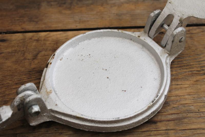 made in Mexico cast iron press, sopes maker Mexican cooking corn flour tortillas