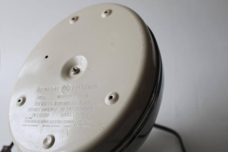 midcentury mod vintage General Electric kettle, art deco streamlined shape