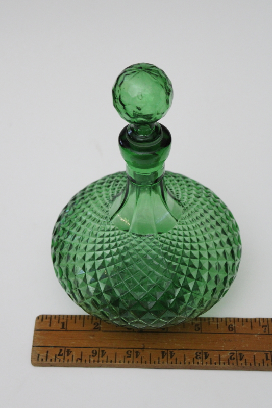 https://laurelleaffarm.com/item-photos/mid-century-mod-vintage-Italy-emerald-green-glass-decanter-bottle-stopper-diamond-pattern-glass-Laurel-Leaf-Farm-item-no-wr120636-4.jpg