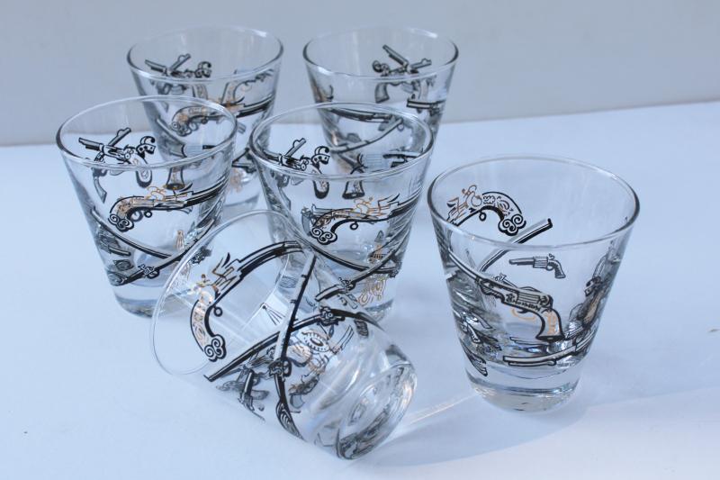 https://laurelleaffarm.com/item-photos/midcentury-mod-vintage-cocktail-bar-shot-glasses-Libbey-glass-wild-west-guns-Laurel-Leaf-Farm-item-no-fr819174-2.jpg