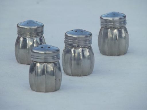 Mini Pewter Salt & Pepper Shakers + sett – One Mercantile / Sett