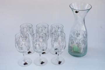 mint w/ labels vintage West Virginia glass set wine glasses & carafe, grapes pattern 