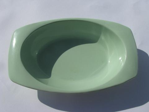 mod oblong serving bowls, 50s vintage melmac, retro mint green color