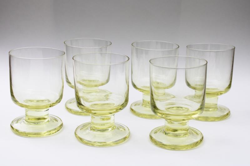 mod vintage footed tumblers, cool lemon yellow glass barware drinking glasses set