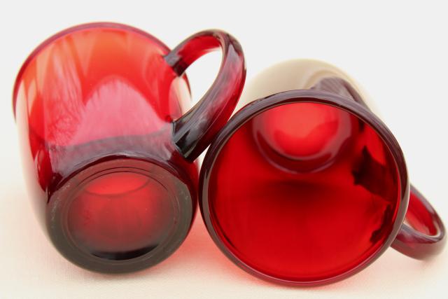 https://laurelleaffarm.com/item-photos/mod-vintage-ruby-red-glass-coffee-mugs-Arcoroc-Cocoon-pattern-Crate-Barrel-label-Laurel-Leaf-Farm-item-no-m431-4.jpg