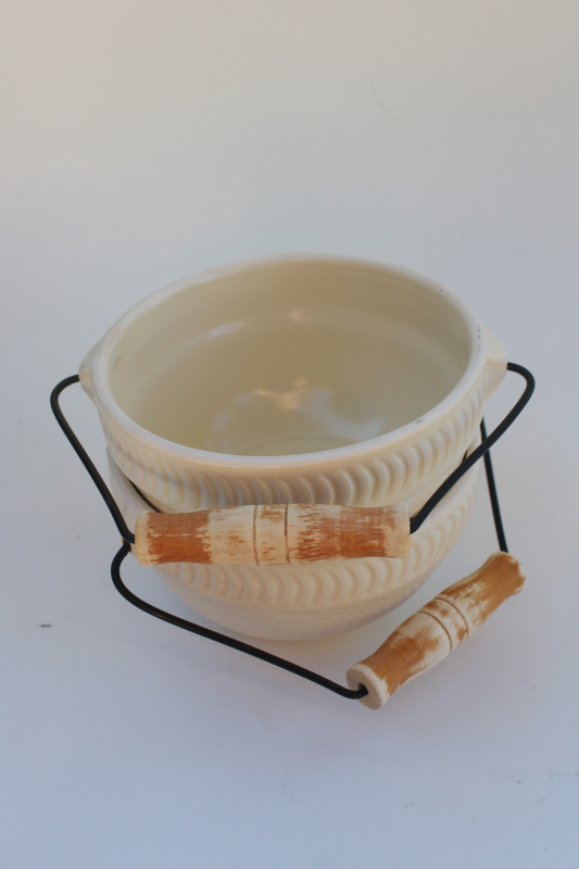 modern farmhouse ceramic bowls w/ wire handles, 1990s vintage primitive stoneware style