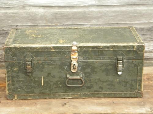 Vintage USMC Military Foot Locker Trunk Filled With Period Military Clothes  And Other Items
