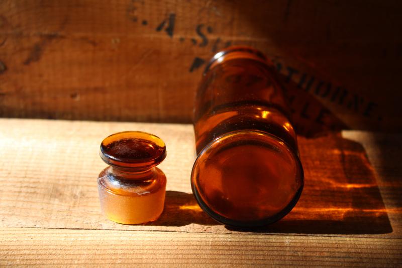 old amber brown glass medicine bottle w/ glass stopper, drugstore pharmacy apothecary bottle