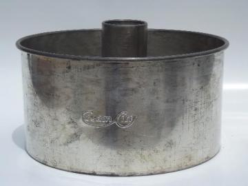 old antique Cream City embossed tin angel food tube / bundt cake pan