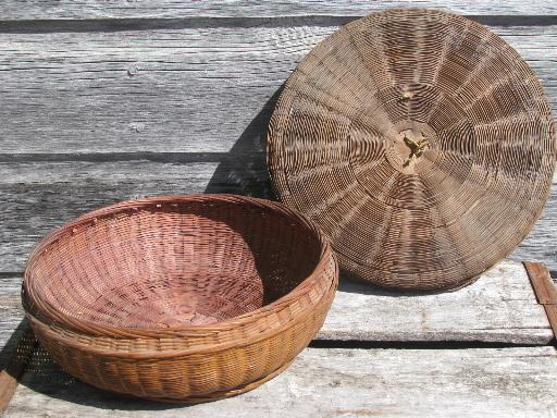 old antique wicker sewing baskets, graduated sizes round basket lot