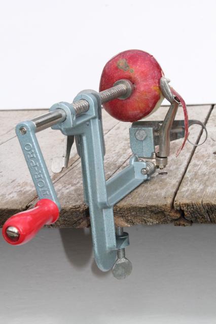 https://laurelleaffarm.com/item-photos/old-fashioned-metal-handcrank-apple-peeler-or-potato-peeler-Laurel-Leaf-Farm-item-no-z92866-2.jpg