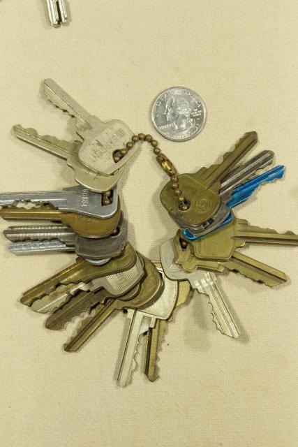 old key assortment, huge junk lot vintage keys, car keys, house latch keys etc.