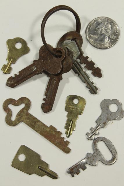 old key lot, old cigar box full of vintage keys, car keys, house latch keys etc