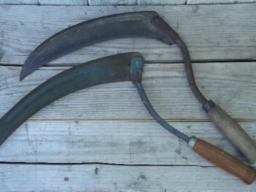 old sickle blade corn knives, vintage farm hand tool hay knife lot 