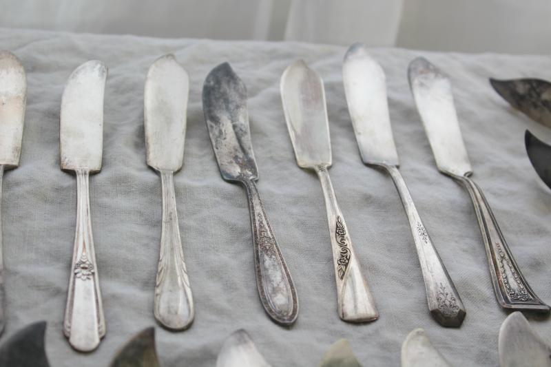 ornate vintage silverware, fancy butter knives 30+ pieces mismatched silver plate flatware