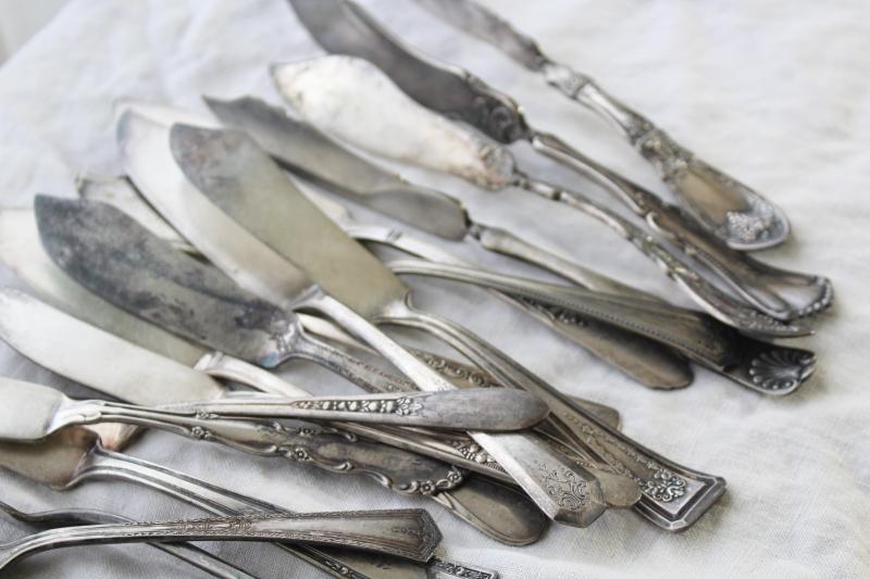 ornate vintage silverware, fancy butter knives 30+ pieces mismatched silver plate flatware