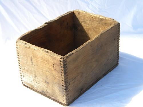 primitive old antique wood box, dovetailed/finger jointed pine