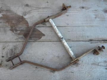 primitive old iron tongue / handle assembly for child's size farm wagon