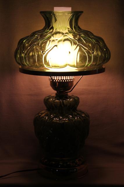 quilted glass table lamp w/ chimney shade, 60s vintage Victorian lamp fern green color