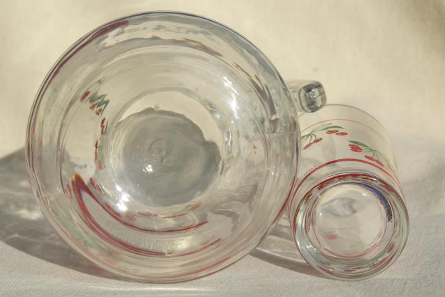 https://laurelleaffarm.com/item-photos/red-cherry-print-glass-pitcher-drinking-glasses-vintage-glassware-set-made-in-Italy-Laurel-Leaf-Farm-item-no-x012735-10.jpg