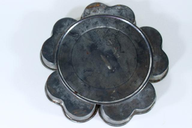 ring of hearts primitive old farmhouse kitchen baking pan, round wreath shape