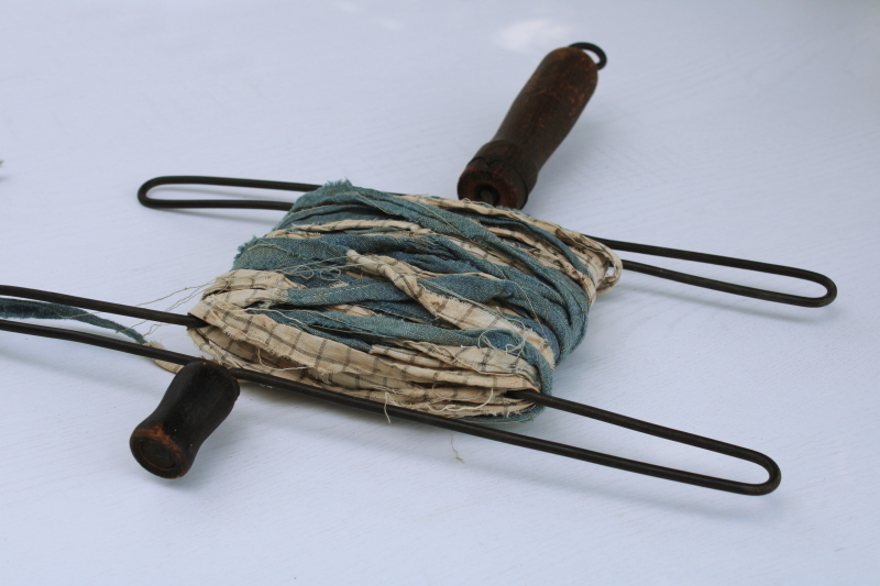https://laurelleaffarm.com/item-photos/rustic-vintage-primitive-rope-winder-wood-handled-wire-frame-old-cotton-rag-ball-yarn-Laurel-Leaf-Farm-item-no-wr071158-4.jpg