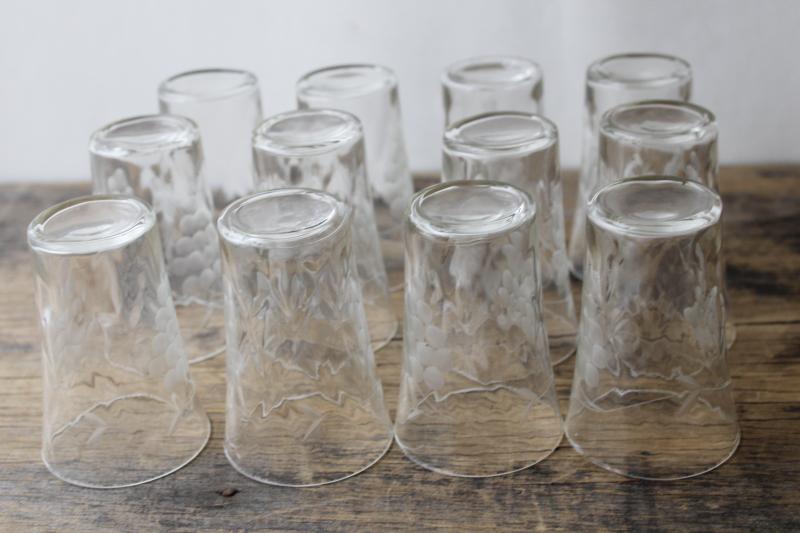 Set of 3 Vintage Etched Glass Tumblers With Grapes Leaves Vines, Drinking  Glasses Retro Juice Grape Leaf Etching 