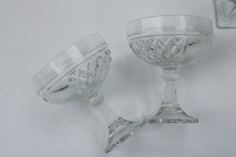 set of 8 champagne glasses, Contessa pattern Saben crystal 1990s vintage