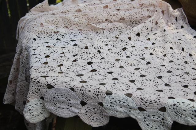 shabby cottage farmhouse vintage crochet lace bedspread or throw, cutter?
