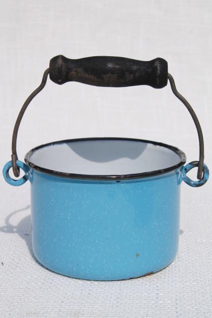 small blue enamel ware bucket w/ wood wire bail handle, primitive vintage berry pail