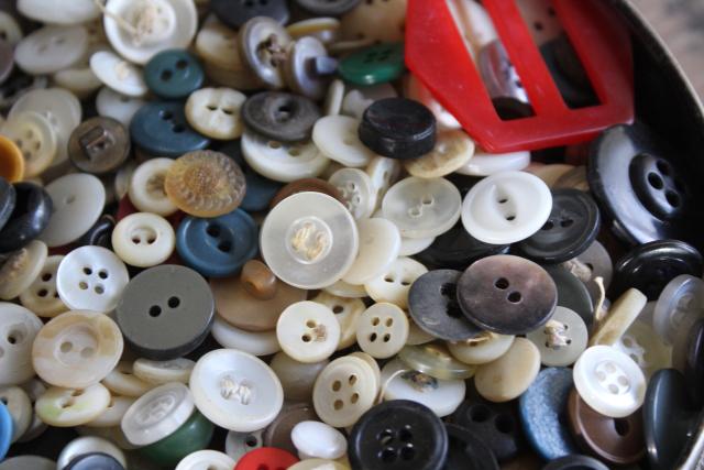 tin of vintage buttons, many shirt buttons & pearl buttons 30s 40s 50s 60s