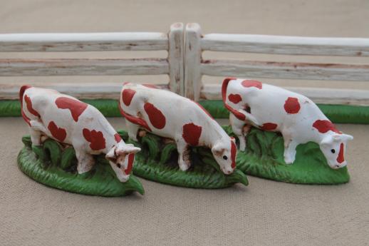 tiny cows & farm fence for putz scene, vintage chalkware figures, miniature dairy herd
