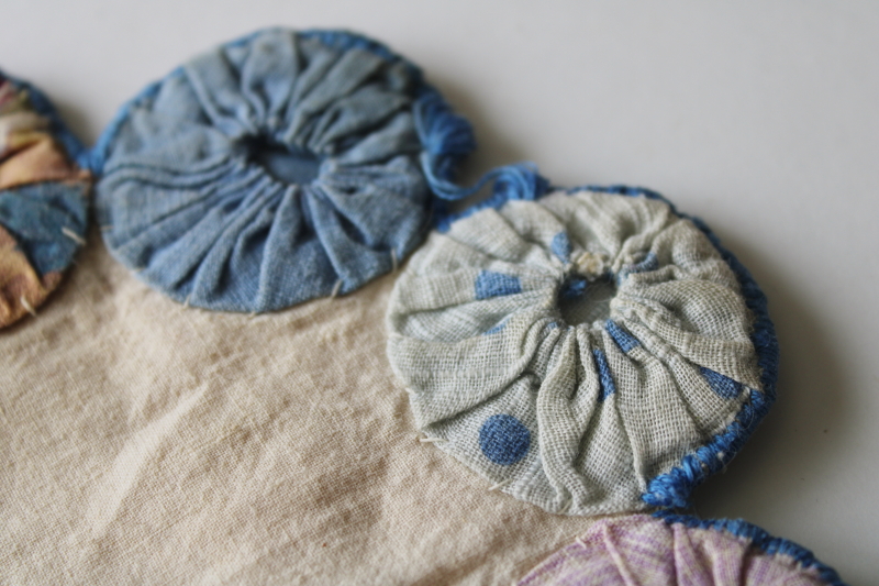 tiny vintage hot mat or pot holder, 1930s cotton prints yoyo circles on feed sack fabric