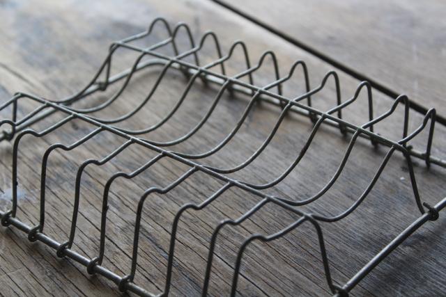 tiny vintage wire basket dish rack, plate holder for small plates or toy doll dishes