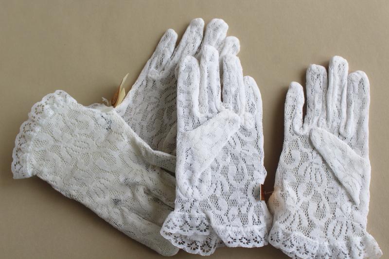 unused vintage white lace stretch gloves, little girls child size 4 to 7 years