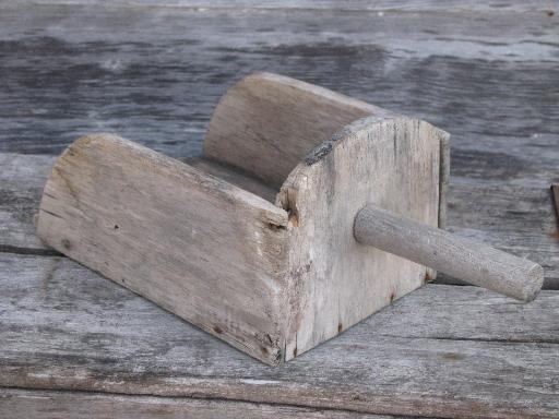 very primitive vintage farm feed bin scoop, rough old wood box w/ handle