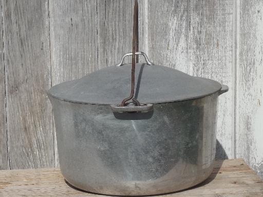 vintage 12 qt dutch oven w/ wire bail handle, huge camp kettle cooking pot 