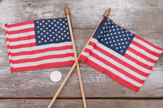 vintage American flag patriotic party holiday small parade flags w/ cotton flag on wood flagpoles