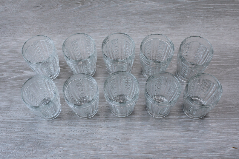 https://laurelleaffarm.com/item-photos/vintage-Anchor-Hocking-diamond-clear-pattern-tumblers-jelly-jar-drinking-glasses-Laurel-Leaf-Farm-item-no-rg071830-3.jpg