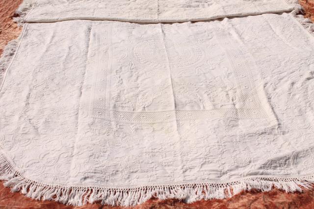vintage Bates bedspread, full double Queen Elizabeth heavy ivory cotton w/ fringe