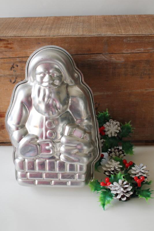 https://laurelleaffarm.com/item-photos/vintage-Christmas-cake-pan-Santa-Claus-in-chimney-two-part-mold-Wilton-Laurel-Leaf-Farm-item-no-ts1105119-1.jpg