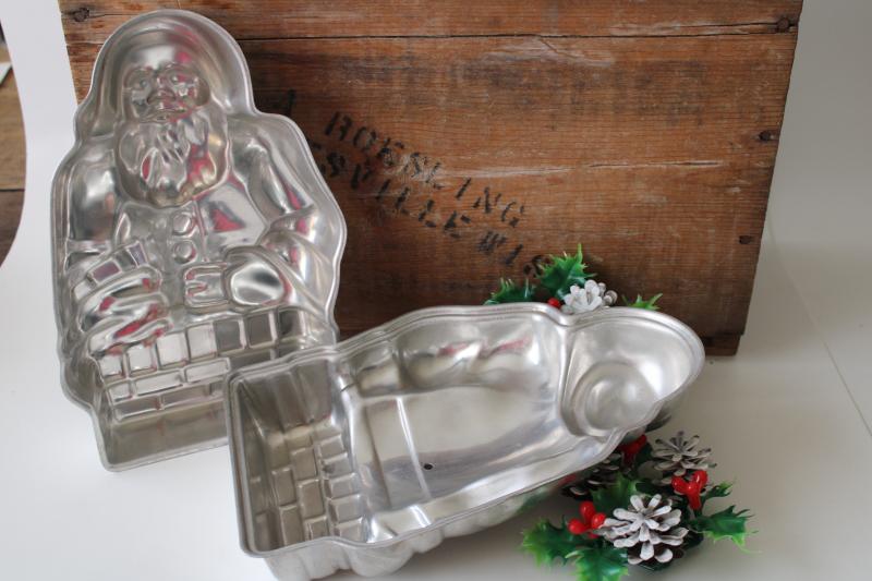 https://laurelleaffarm.com/item-photos/vintage-Christmas-cake-pan-Santa-Claus-in-chimney-two-part-mold-Wilton-Laurel-Leaf-Farm-item-no-ts1105119-4.jpg