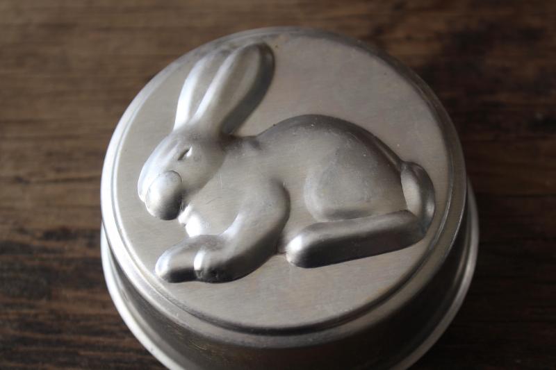 vintage Easter bunny rabbit baking pans or jello molds, cute for holiday cooking or decor