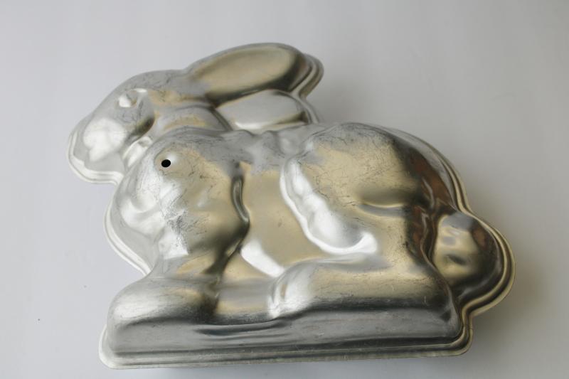 vintage Easter bunny rabbit cake pan, aluminum mold for cooking or crafts