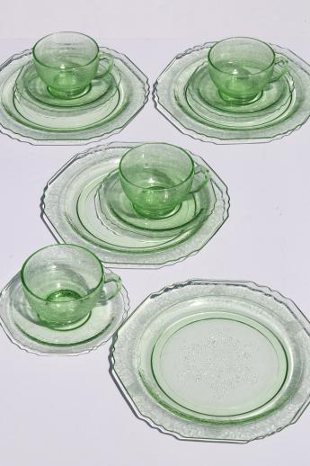 vintage Florentine green depression glass dishes, plates, cups & saucers for 4