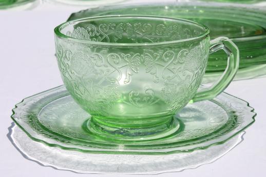 vintage Florentine green depression glass dishes, plates, cups & saucers for 4